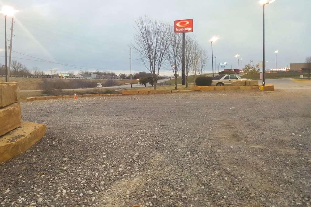 Econo Lodge Oak Grove Blue Springs - photo 16