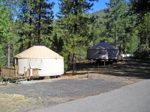 Yosemite Lakes Yurts - photo 16