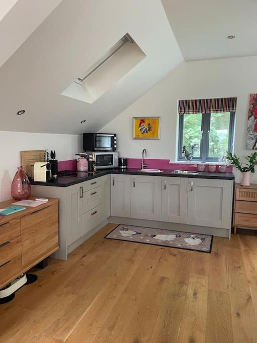 The Hen House A beautifully situated open plan chalet