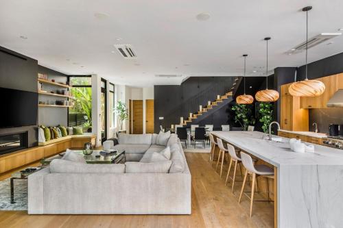 The Bella Villa Venice Beach luxury interior design spa and terrace — 4-Star Luxury Hotel in Los Angeles, United States