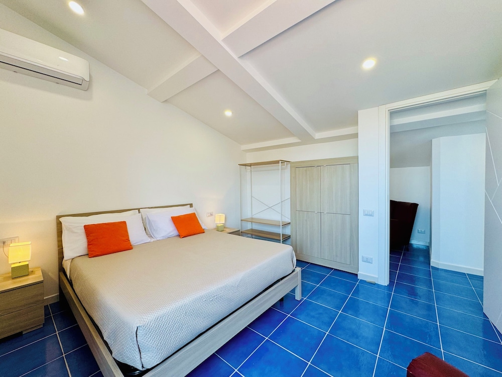YourHome La Famiglia Apartment — 4-Star Luxury Hotel in Meta, Italy
