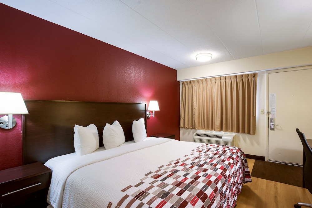 Red Roof Inn Grand Rapids Airport - photo 11