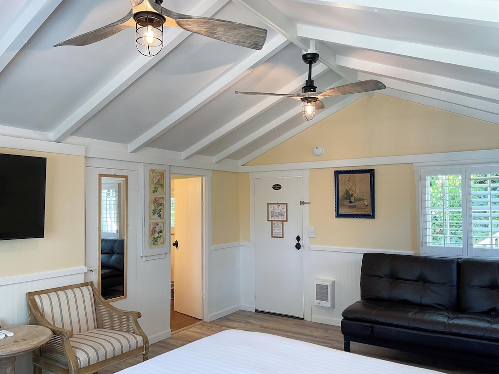 Carmel Green Lantern Inn - photo 60