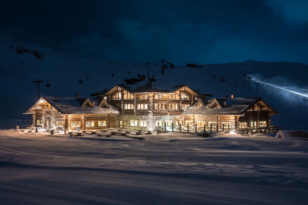 Sunny Valley Mountain Lodge — 5-Star Luxury Hotel in Bormio, Italy