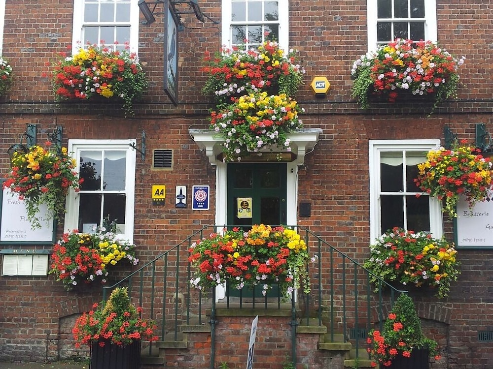 Falcon Inn - carbon neutral hotel in Uxbridge