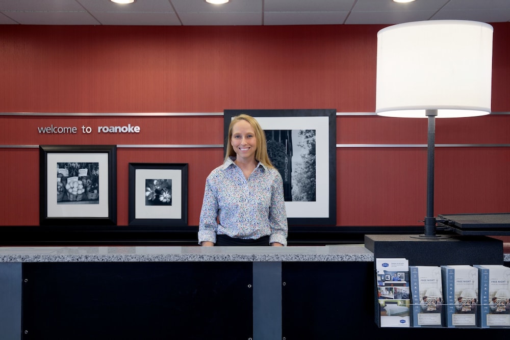 Hampton Inn & Suites Roanoke Airport - photo 3