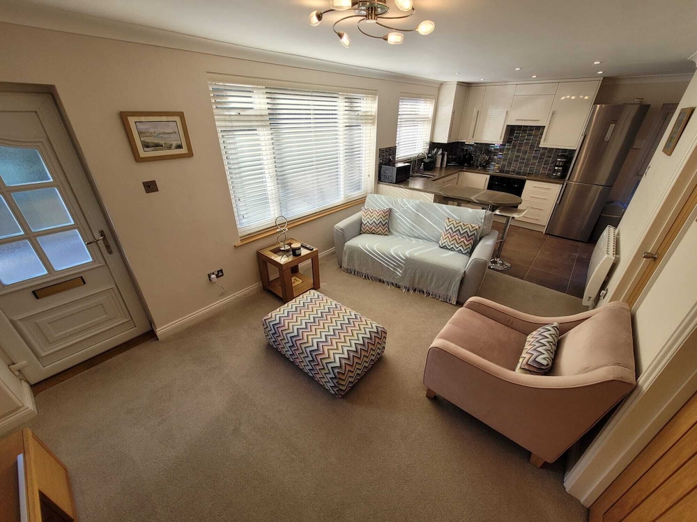 Bungalow a few minutes from the sea. — 4-Star Luxury Hotel in Swansea, United Kingdom