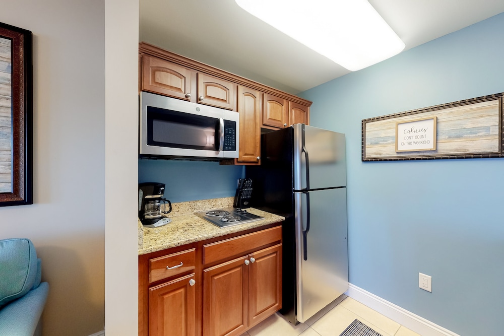 Carillon Beach Inn - photo 9