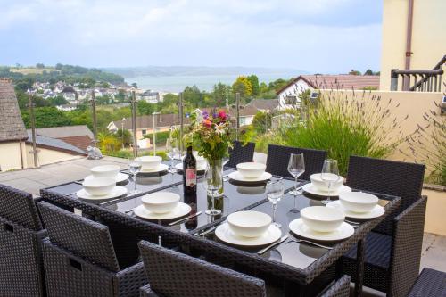 Rooftops Sea Views Near Village and Beach — 4-Star Luxury Hotel in Saundersfoot, United Kingdom