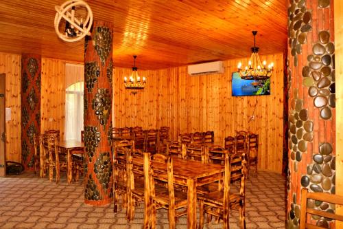 HOTEL Wine Cellar & Fitness Khoni City