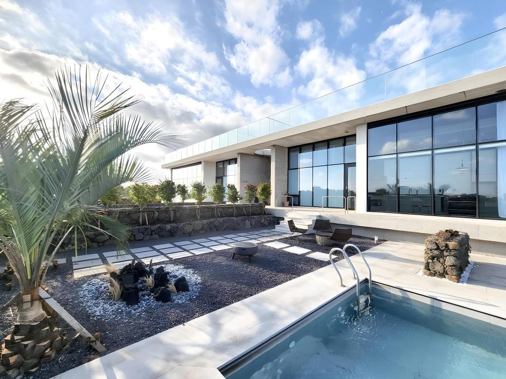 Window Lounge_poolvilla in Jeju City, South Korea