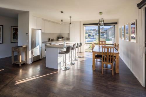 Retreat for all seasons in Wanaka, New Zealand