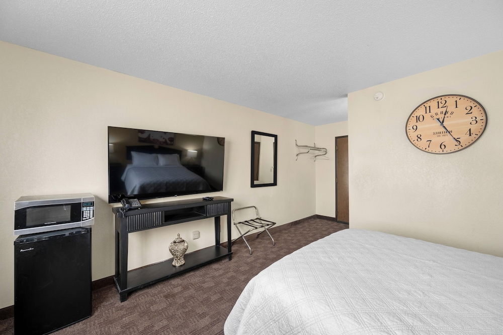 Americas Best Value Inn Grand Forks - photo 14