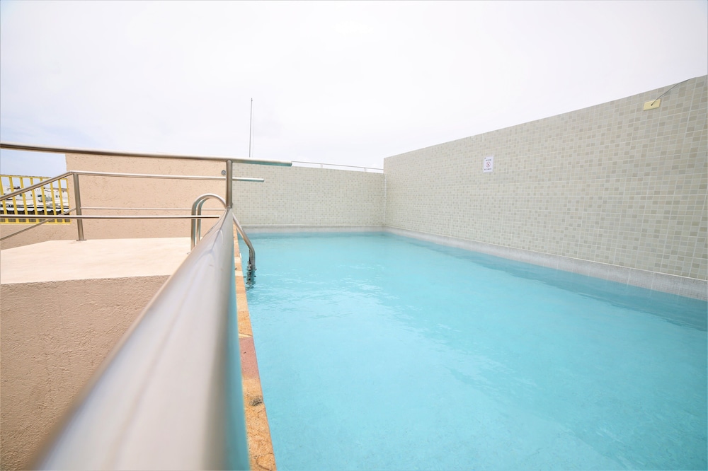 Rooftop pool