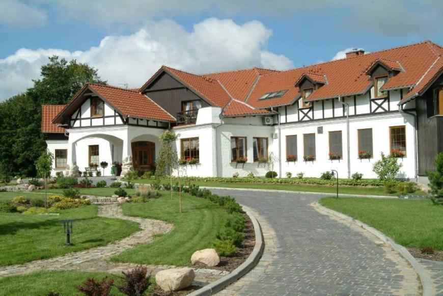 Hotel Dworek nad Regą — hotel in Trzebiatow