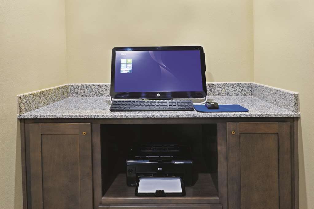 La Quinta Inn & Suites by Wyndham Paducah - photo 46