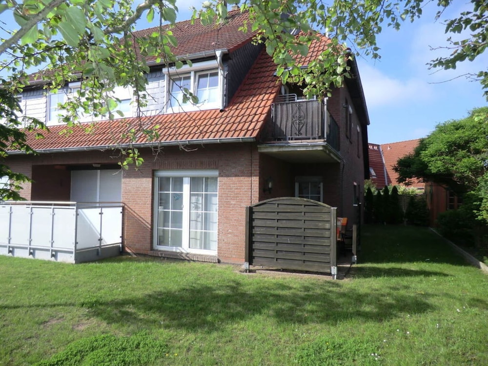 Dyke Space 50 m to the Beach sea — 4-Star Luxury Hotel in Neuharlingersiel, Germany