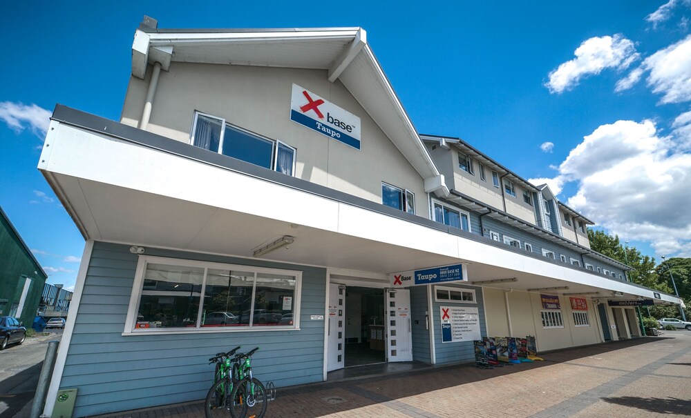 Based by the Lake — 4-Star Luxury Hotel in Taupo, New Zealand