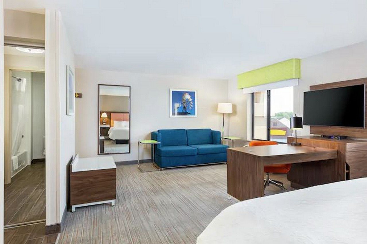 Hampton Inn Omaha West Lakeside - photo 16