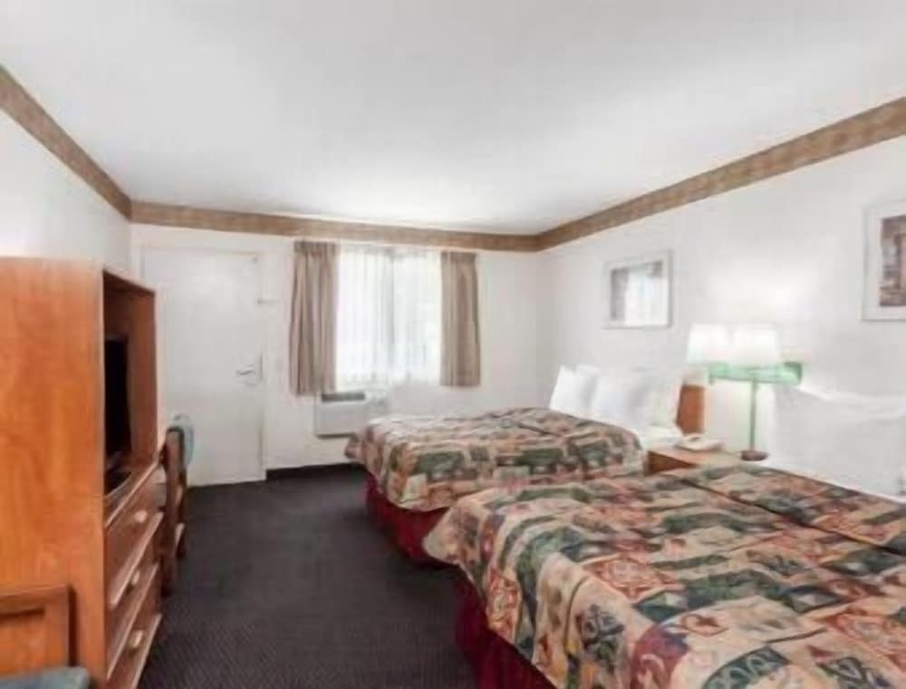 Days Inn by Wyndham San Marcos - photo 12