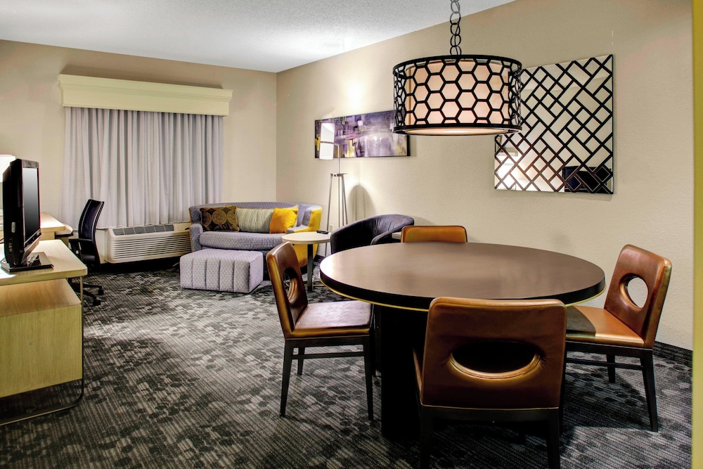 Courtyard by Marriott Columbus Downtown - photo 17