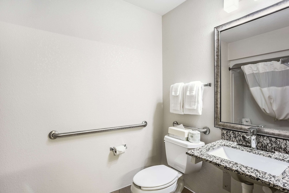 MainStay Suites Cedar Rapids North Marion - photo 28