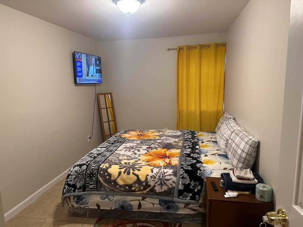 Divine Villa and Resort 32 Evergreen in Newark, United States