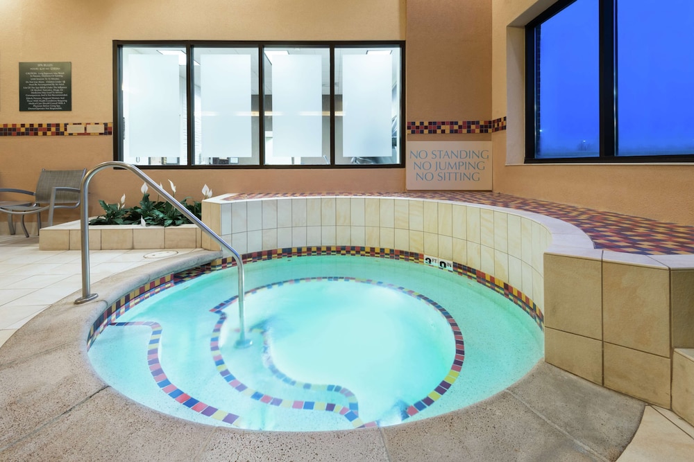 Embassy Suites by Hilton St. Louis St. Charles - photo 24