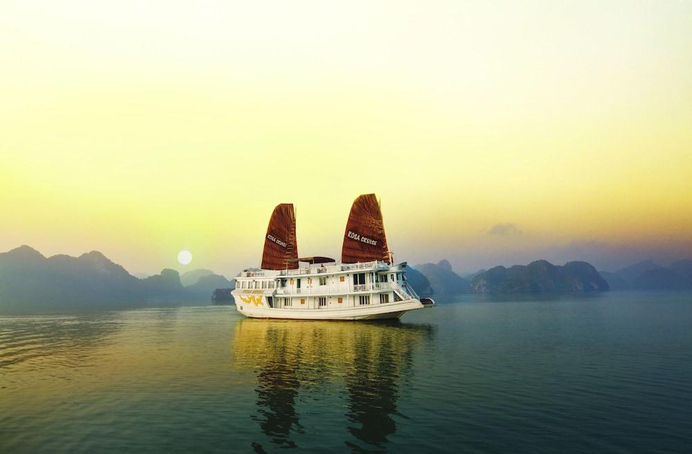 Rosa Cruise — 5-Star Luxury Hotel in Ha Long, Vietnam