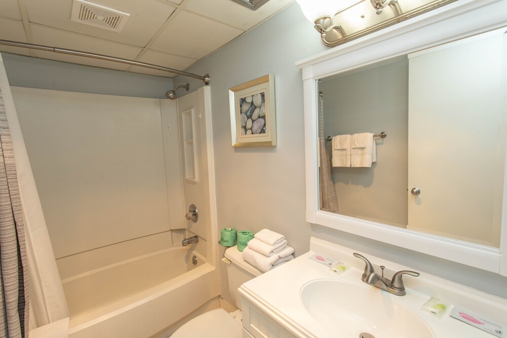 Royal Garden Resort 705 2 Bedroom Condo by RedAwning - photo 32