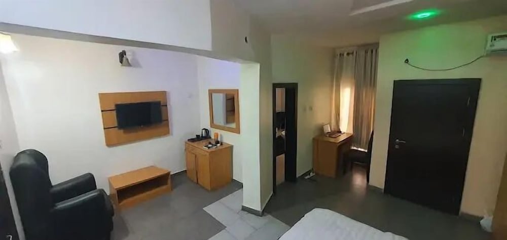 Sonamoni Hotel — Warri — photo 4