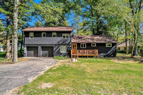 Whispering River Hideaway - last minute hotel in Traverse City