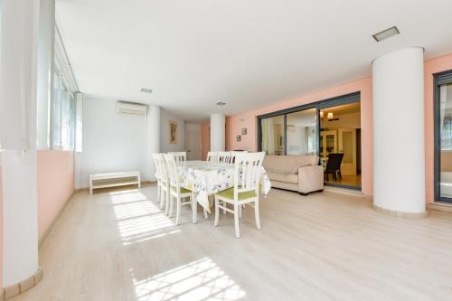 Enorme Apartamiento En Cala Alta de Villajoyosa in Villajoyosa, Spain