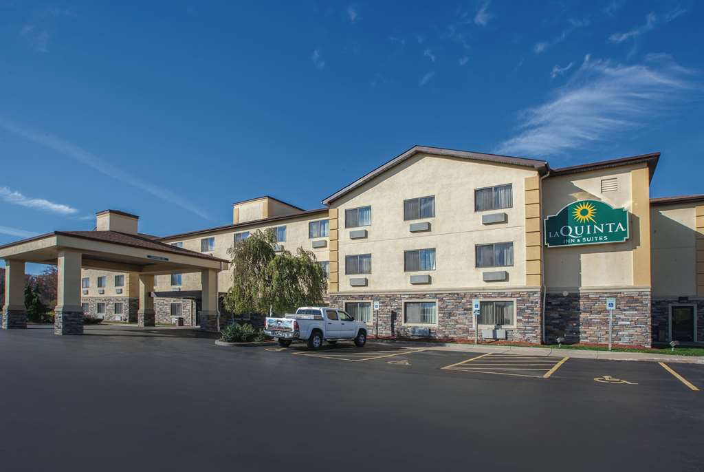 La Quinta Inn & Suites by Wyndham Erie - photo 4