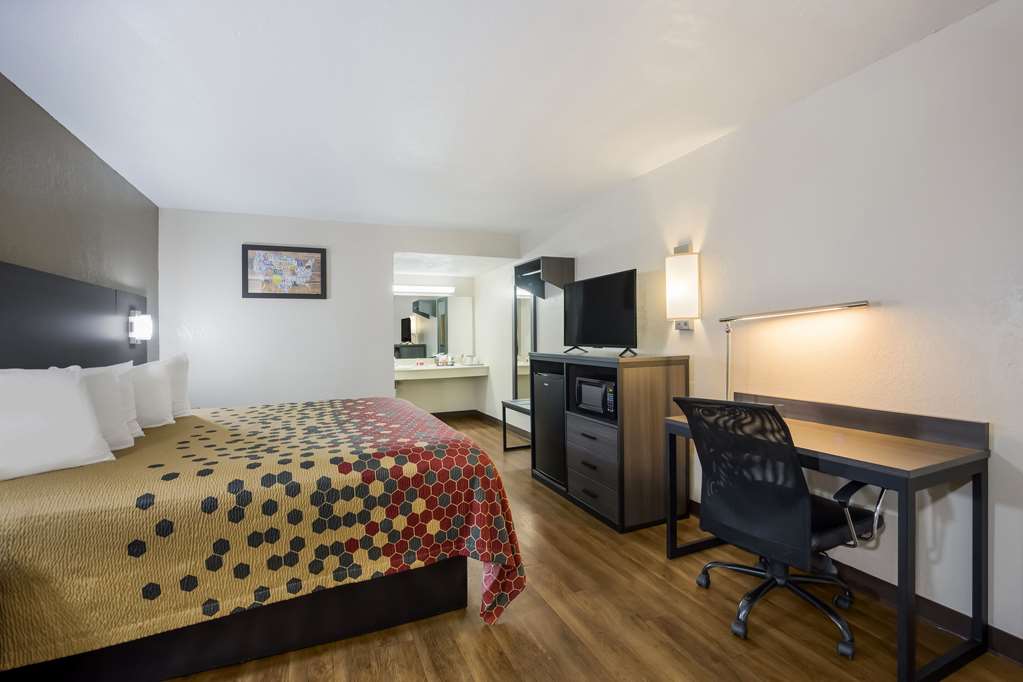 Econo Lodge Live Oak - photo 20