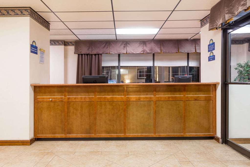 Days Inn by Wyndham Batesville - photo 6