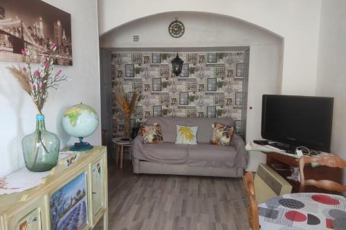 Very quiet cocoon near the historical center - carbon neutral hotel in Frejus