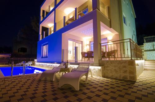 Luxury Villa Star Lights Trogir heated pool hot tub gym billiard — 5-Star Luxury Hotel in Trogir, Croatia