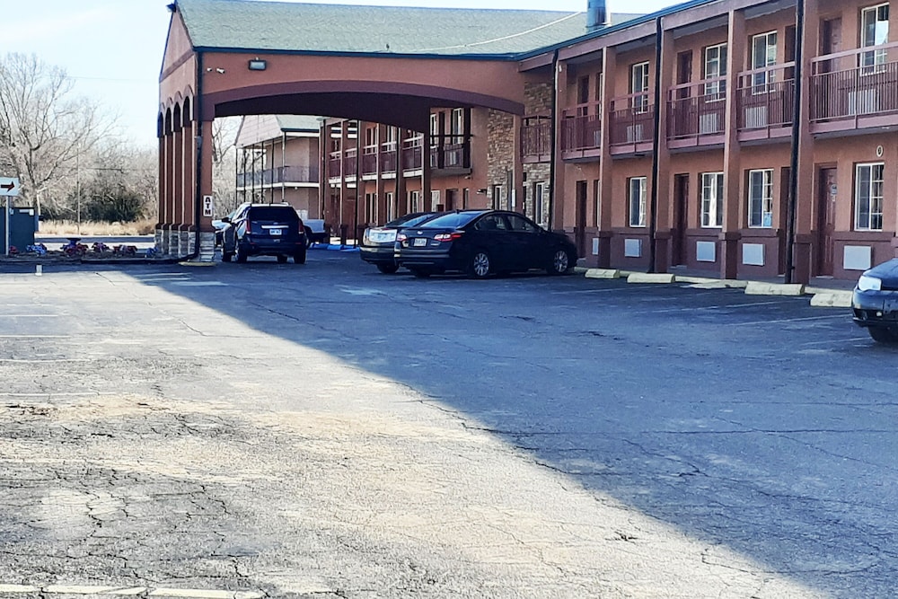 Howard Johnson Inn Salina Kansas in Salina, United States