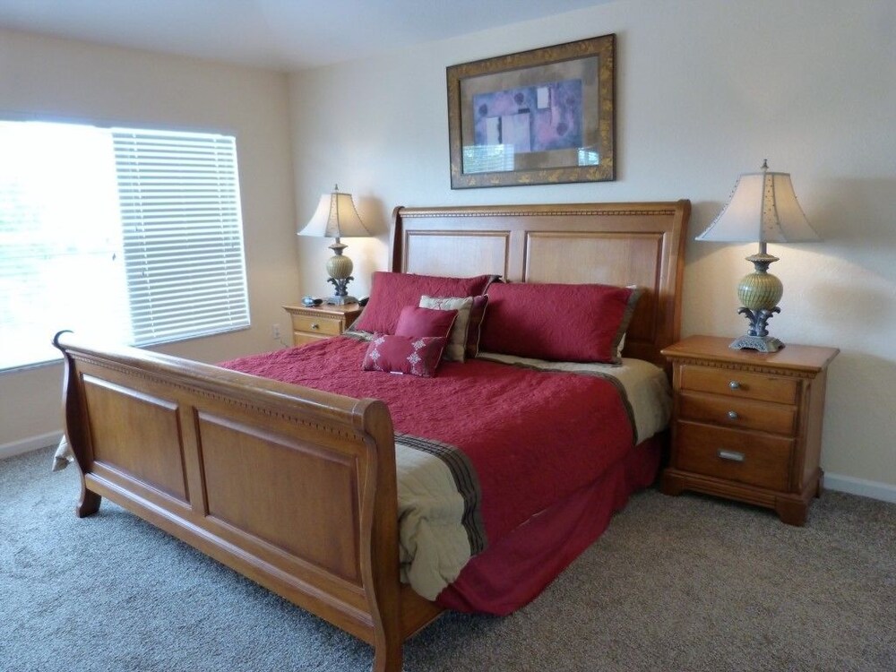 Stunning 6 Bedroom 4 Bath Pool Home in the Windsor Hills Resort - photo 4