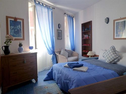 Lulu Rooms — Vernazza