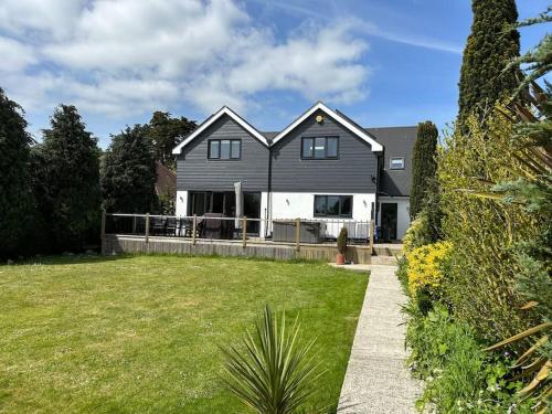 Luxury Air Conditioned 6 Bedroom Hythe Seaside — 4-Star Luxury Hotel in Hythe, United Kingdom