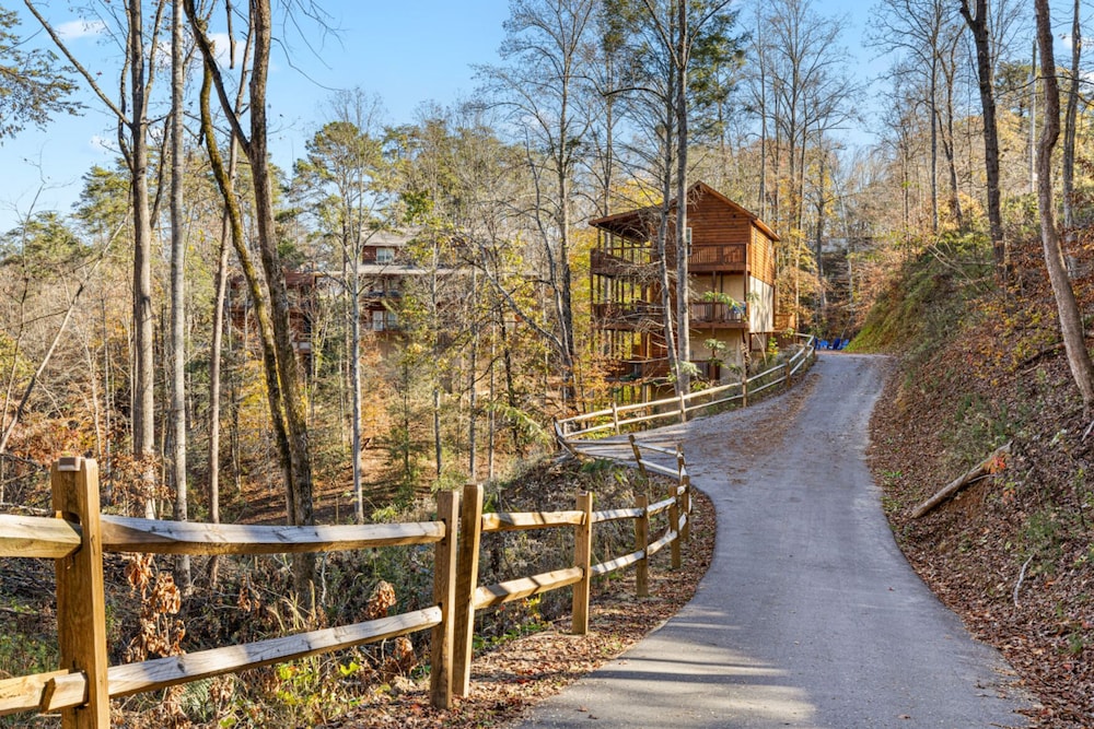 Dollywood Delights by Ghosal Luxury Lodging - photo 37