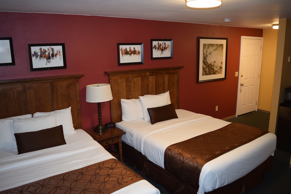 The Royal Victorian Motel - photo 8