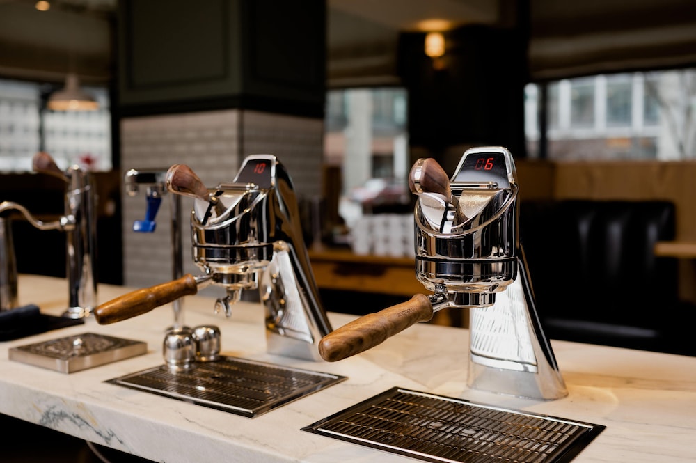 Hotel Fort Des Moines Curio Collection by Hilton - photo 87