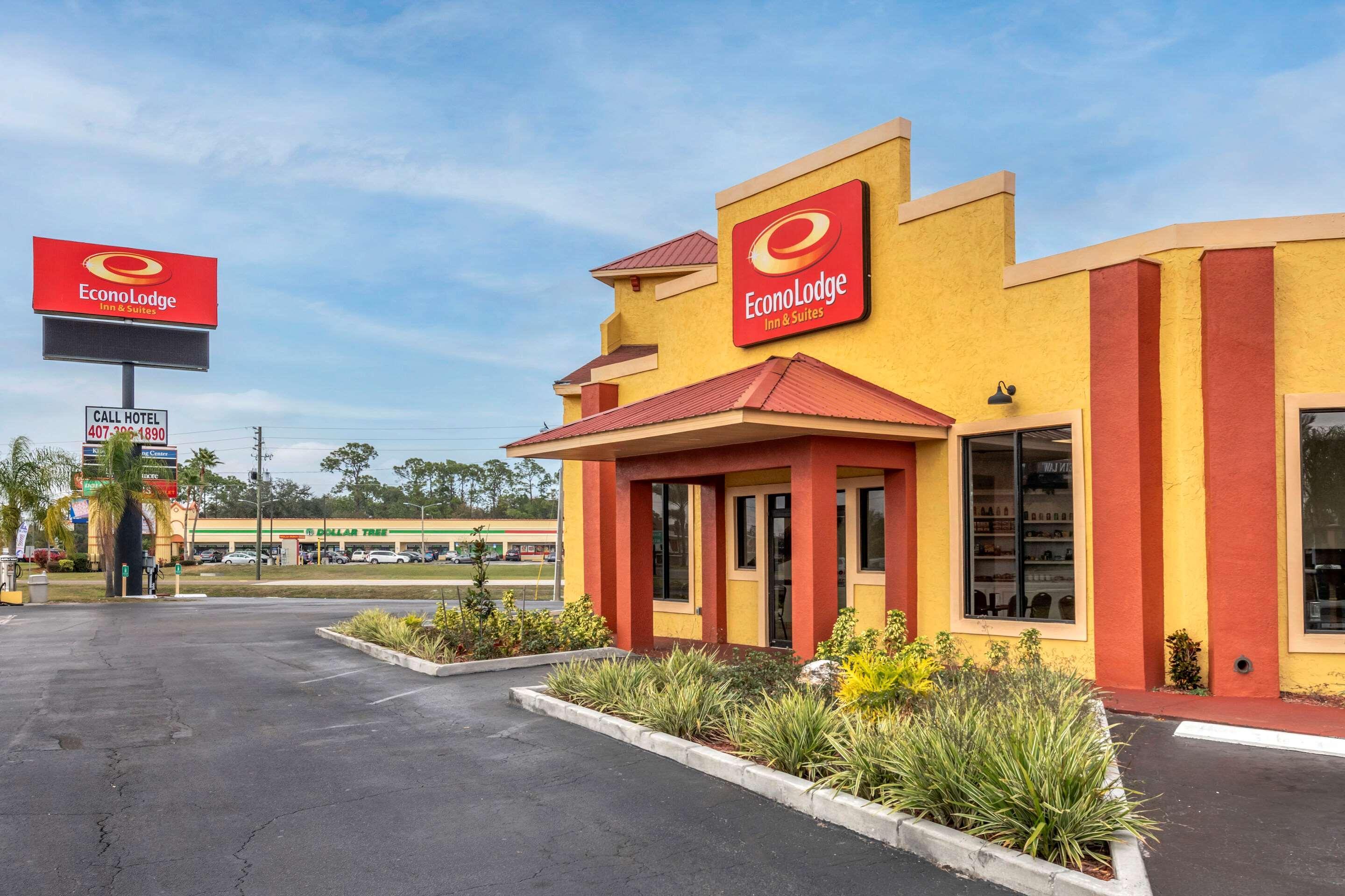 Econo Lodge Inn & Suites Maingate Central - photo 5