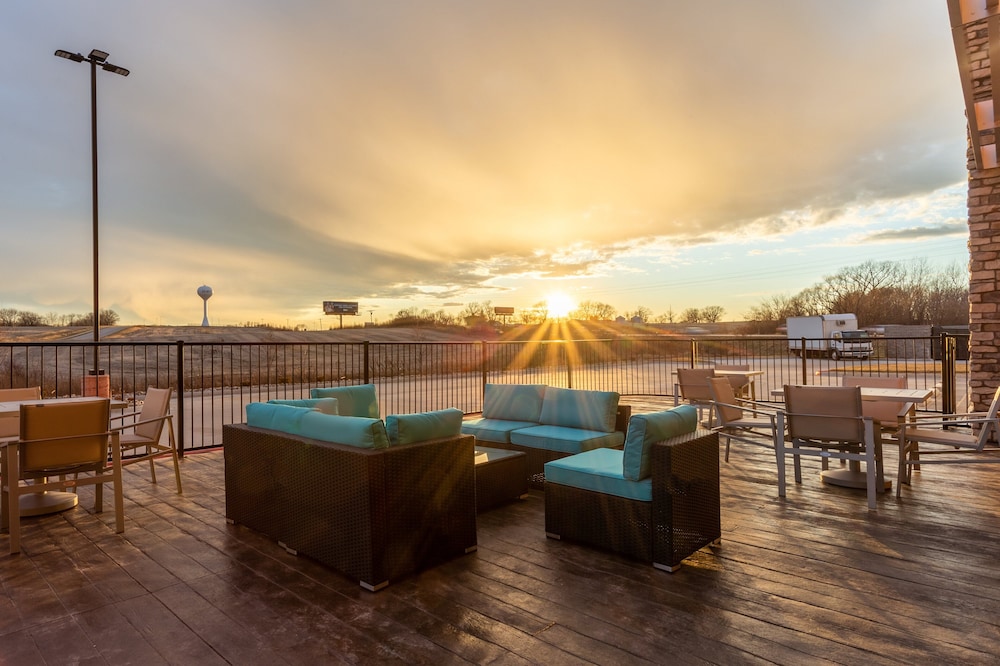 Holiday Inn Express & Suites Kearney by IHG - photo 26