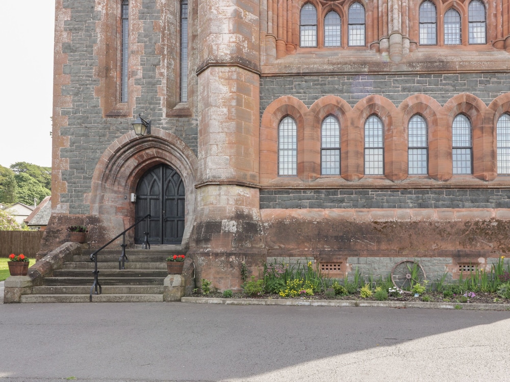 Penthouse St Mary's Church — 5-Star Luxury Hotel in Moffat, United Kingdom