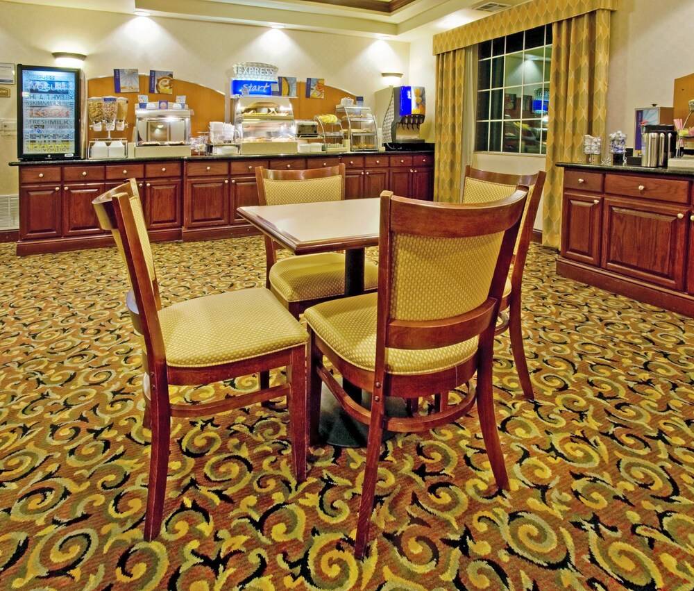 Holiday Inn Express & Suites Levelland by IHG - photo 26