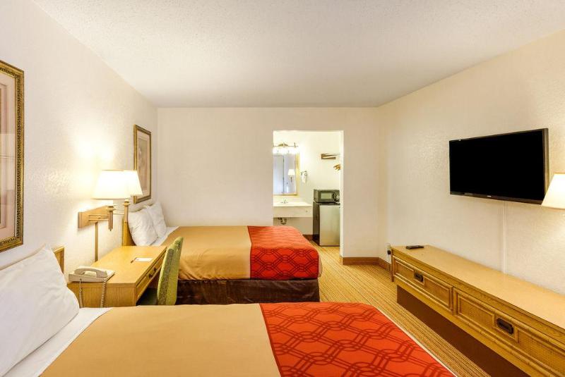 Econo Lodge Airport I 35 North - photo 6